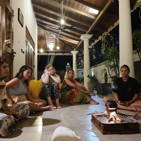 Sixth Sense Hostel أونا واتونا المظهر الخارجي الصورة
